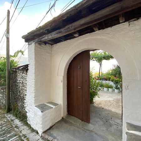 Stonetale Garden Guesthouse Гірокастра Екстер'єр фото