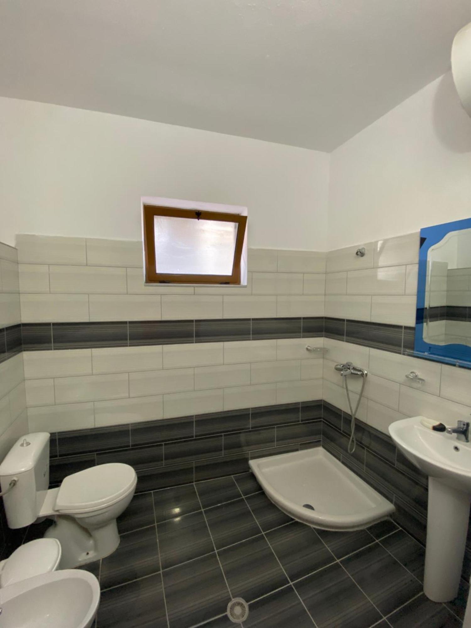 Stonetale Garden Guesthouse Гірокастра Екстер'єр фото