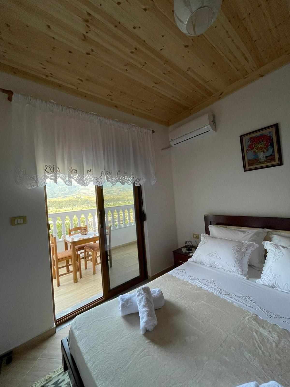 Stonetale Garden Guesthouse Гірокастра Екстер'єр фото