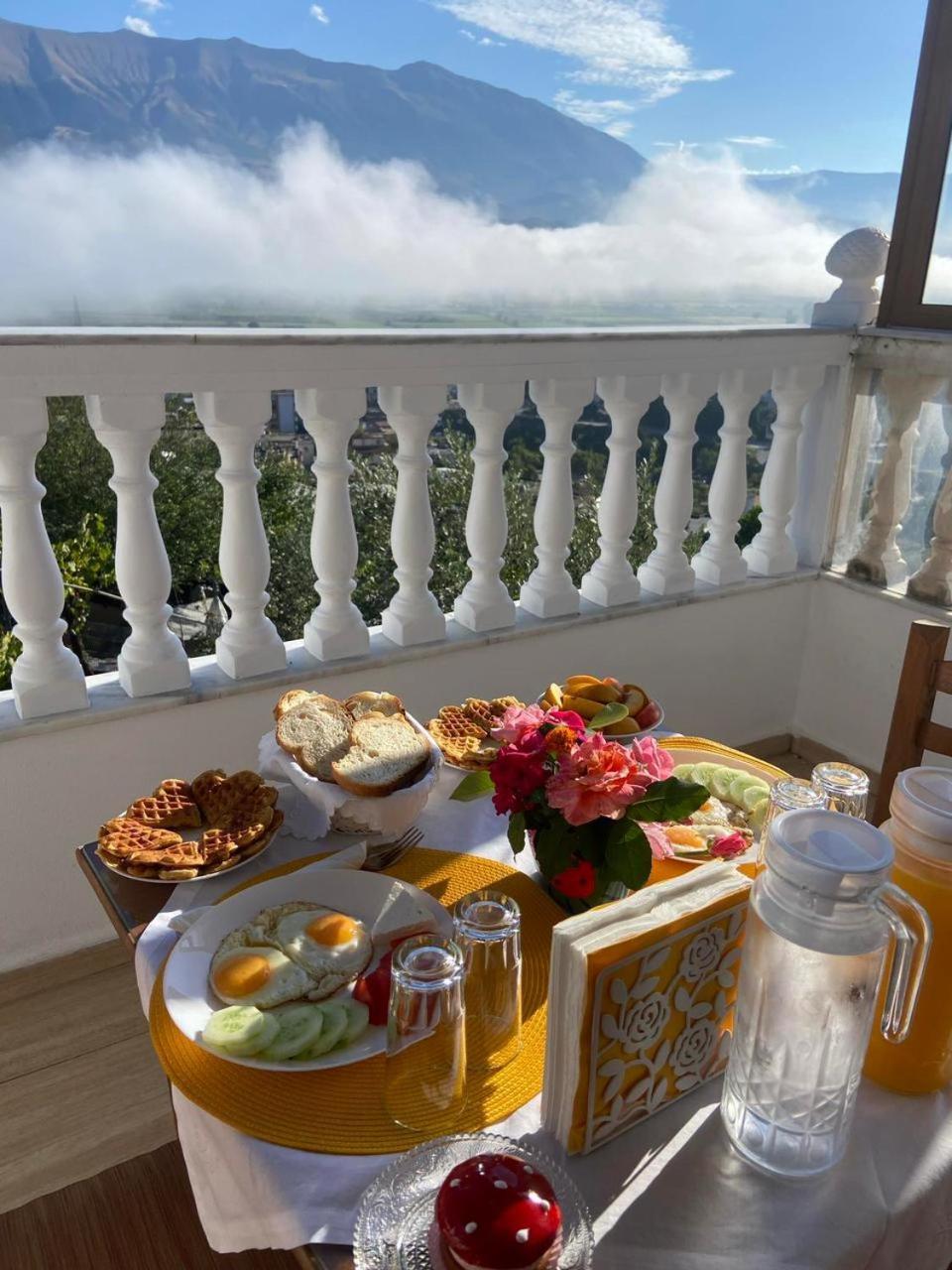 Stonetale Garden Guesthouse Гірокастра Екстер'єр фото