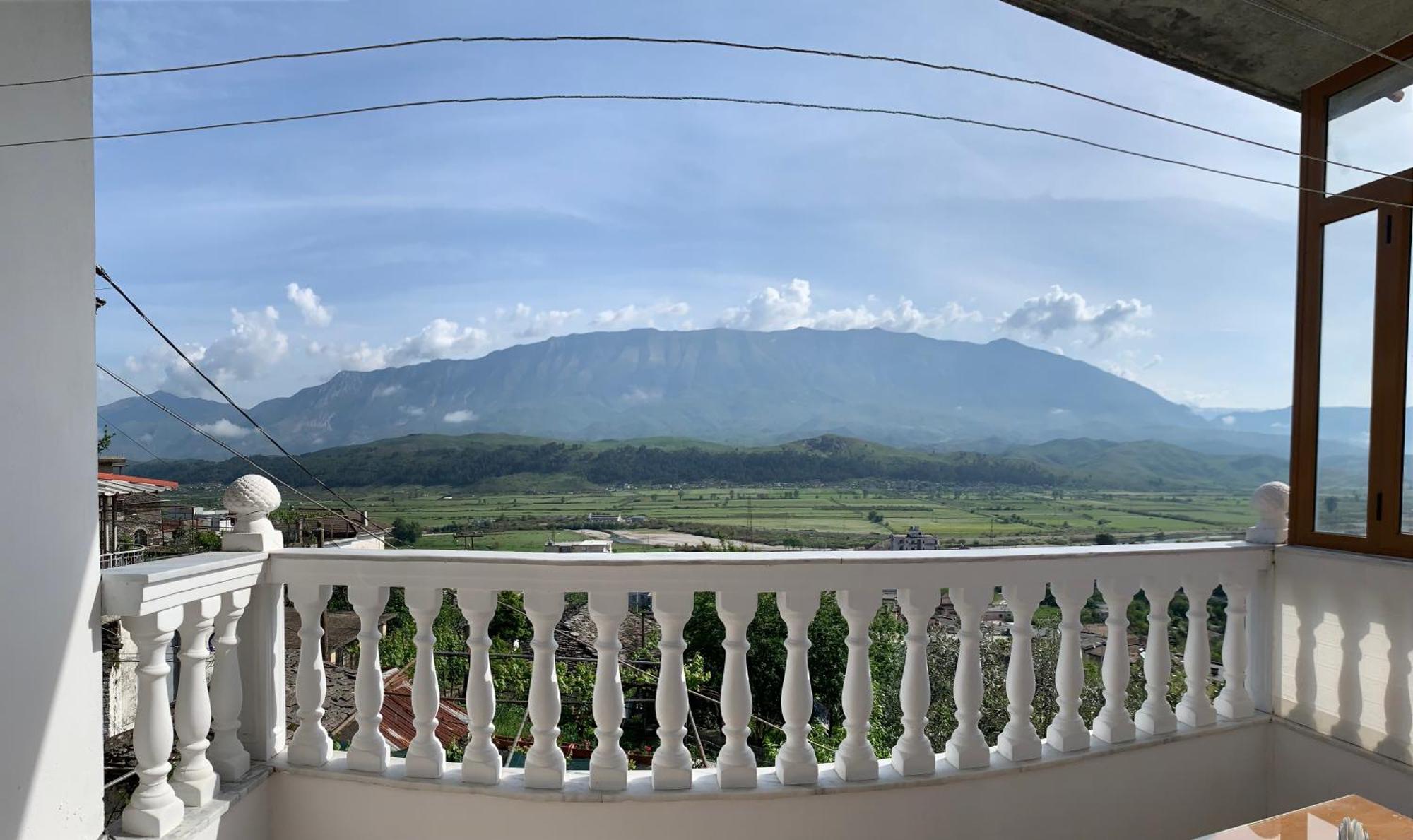 Stonetale Garden Guesthouse Гірокастра Екстер'єр фото